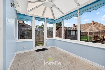 2 bedroom Semi-detached bungalow for sale in Malvern Avenue, Grimsby, DN33