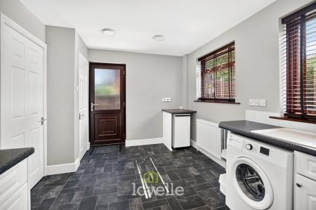 2 bedroom Semi-detached house for sale in Highfield Road, North Thoresby, DN36