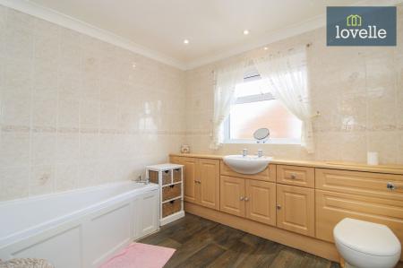 4 bedroom Detached house for sale in St. Nicholas Drive, Grimsby, DN37