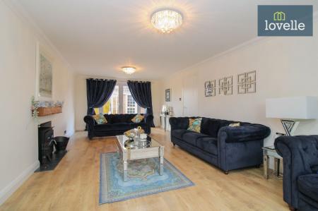 4 bedroom Detached house for sale in St. Nicholas Drive, Grimsby, DN37