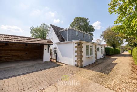 4 bedroom Detached house for sale in Brigsley Road, Waltham, DN37