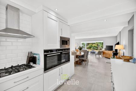 4 bedroom Detached house for sale in Brigsley Road, Waltham, DN37