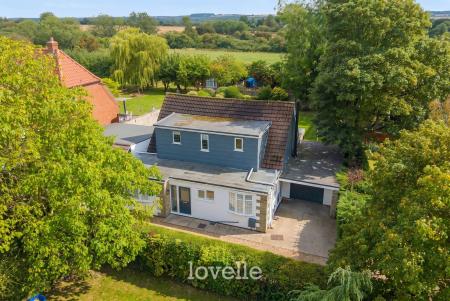 4 bedroom Detached house for sale in Brigsley Road, Waltham, DN37