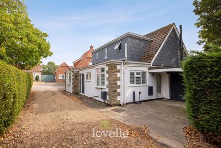 4 bedroom Detached house for sale in Brigsley Road, Waltham, DN37