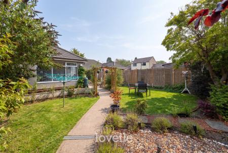 3 bedroom Semi-detached bungalow for sale in Laceby Road, Grimsby, DN34