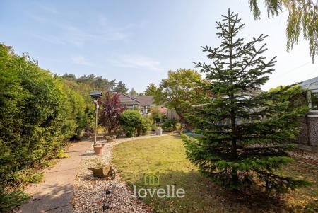 3 bedroom Semi-detached bungalow for sale in Laceby Road, Grimsby, DN34