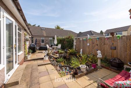 3 bedroom Semi-detached bungalow for sale in Laceby Road, Grimsby, DN34