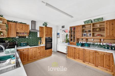 3 bedroom Semi-detached bungalow for sale in Laceby Road, Grimsby, DN34