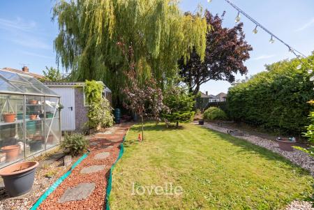 3 bedroom Semi-detached bungalow for sale in Laceby Road, Grimsby, DN34