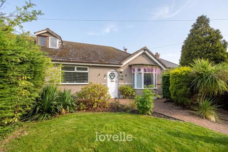 3 bedroom Semi-detached bungalow for sale in Laceby Road, Grimsby, DN34