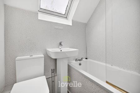 2 bedroom Flat for sale in Manor Avenue, Grimsby, DN32