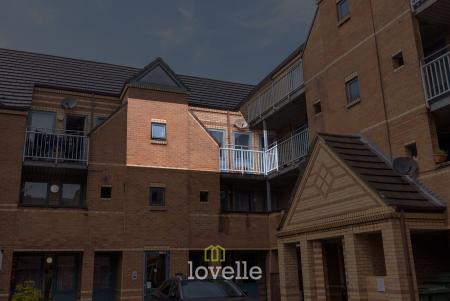 2 bedroom Flat for sale in Manor Avenue, Grimsby, DN32