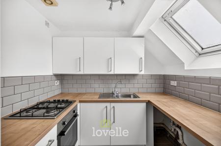 2 bedroom Flat for sale in Manor Avenue, Grimsby, DN32