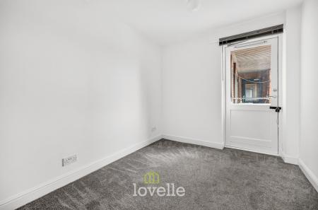 2 bedroom Flat for sale in Manor Avenue, Grimsby, DN32