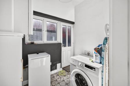 3 bedroom Terraced House for sale in Roberts Street, Grimsby, DN32