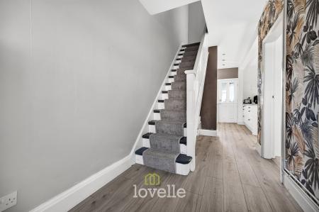 3 bedroom Terraced House for sale in Roberts Street, Grimsby, DN32