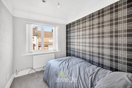 3 bedroom Terraced House for sale in Roberts Street, Grimsby, DN32