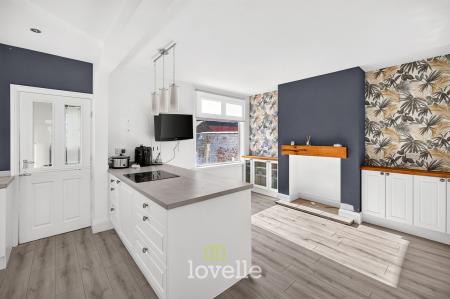 3 bedroom Terraced House for sale in Roberts Street, Grimsby, DN32