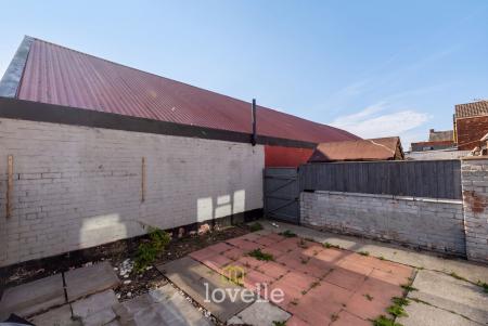 3 bedroom Terraced House for sale in Roberts Street, Grimsby, DN32