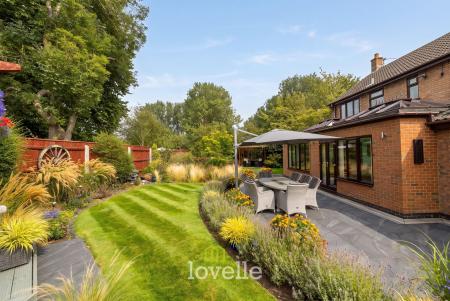 4 bedroom Detached house for sale in Pilgrims Way, Immingham, DN40