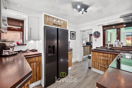 4 bedroom Detached house for sale in Pilgrims Way, Immingham, DN40