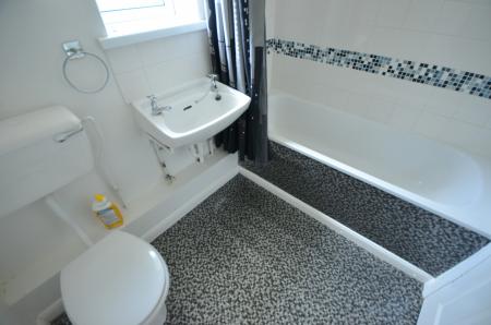 3 bedroom Terraced House to let in Castleford Avenue, Grimsby, DN34