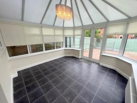 3 bedroom Terraced House to let in Buckingham Grove, Scartho Top, Grimsby, DN33