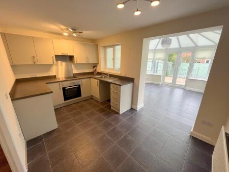 3 bedroom Terraced House to let in Buckingham Grove, Scartho Top, Grimsby, DN33