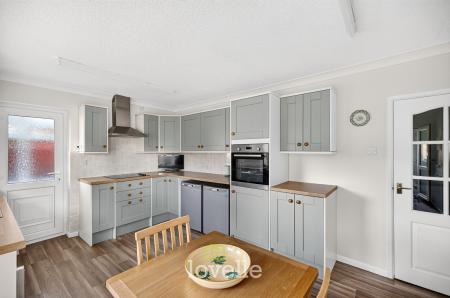 2 bedroom Detached bungalow for sale in Station Road, Great Coates, DN37