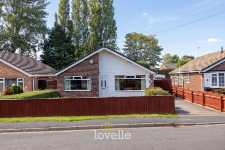 2 bedroom Detached bungalow for sale in Station Road, Great Coates, DN37