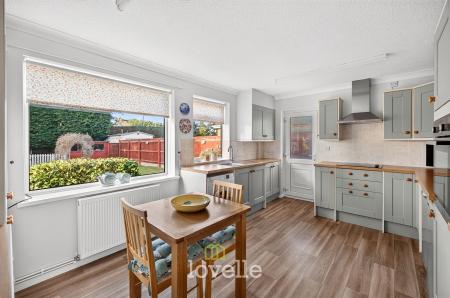 2 bedroom Detached bungalow for sale in Station Road, Great Coates, DN37