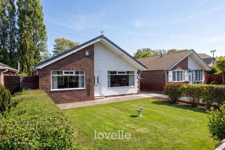 2 bedroom Detached bungalow for sale in Station Road, Great Coates, DN37