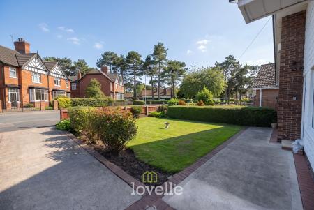 2 bedroom Detached bungalow for sale in Station Road, Great Coates, DN37