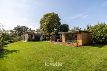 5 bedroom Detached house for sale in Brigsley Road, Waltham, DN37