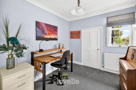 5 bedroom Detached house for sale in Brigsley Road, Waltham, DN37
