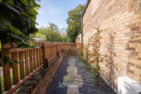 5 bedroom Detached house for sale in Brigsley Road, Waltham, DN37
