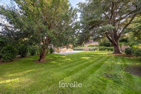5 bedroom Detached house for sale in Brigsley Road, Waltham, DN37