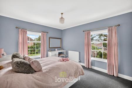 5 bedroom Detached house for sale in Brigsley Road, Waltham, DN37