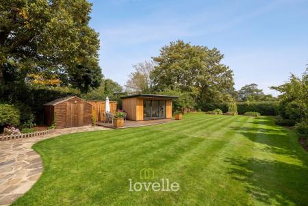 5 bedroom Detached house for sale in Brigsley Road, Waltham, DN37