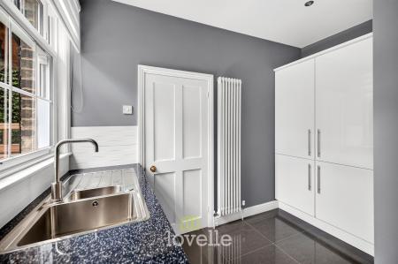 5 bedroom Detached house for sale in Brigsley Road, Waltham, DN37
