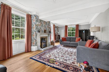 5 bedroom Detached house for sale in Brigsley Road, Waltham, DN37