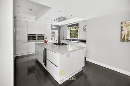 5 bedroom Detached house for sale in Brigsley Road, Waltham, DN37