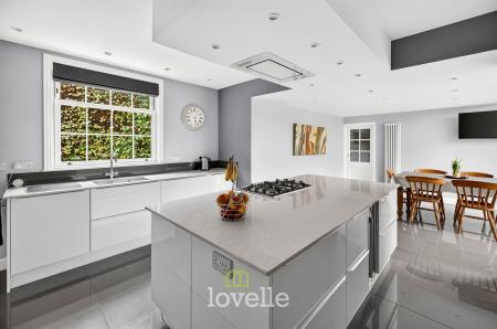 5 bedroom Detached house for sale in Brigsley Road, Waltham, DN37