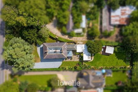 5 bedroom Detached house for sale in Brigsley Road, Waltham, DN37