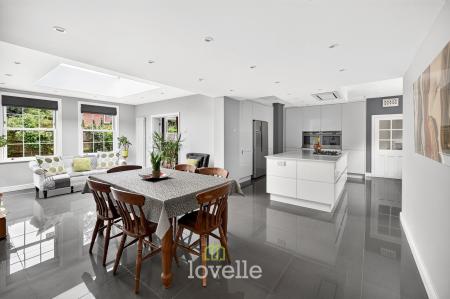 5 bedroom Detached house for sale in Brigsley Road, Waltham, DN37