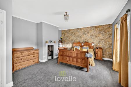 5 bedroom Detached house for sale in Brigsley Road, Waltham, DN37
