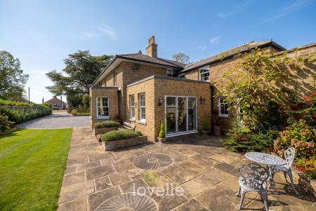 5 bedroom Detached house for sale in Brigsley Road, Waltham, DN37
