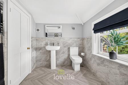 5 bedroom Detached house for sale in Brigsley Road, Waltham, DN37