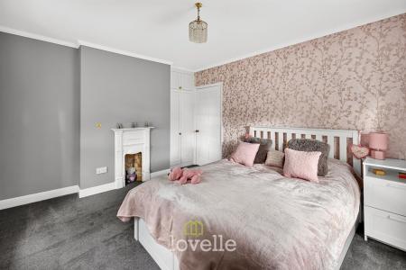 5 bedroom Detached house for sale in Brigsley Road, Waltham, DN37