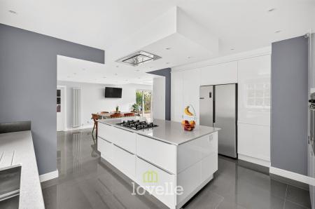 5 bedroom Detached house for sale in Brigsley Road, Waltham, DN37